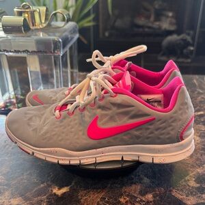 Nike Free TR Fit 3 Women's Gray and Hot Pink Running Sneakers - Size 6.5